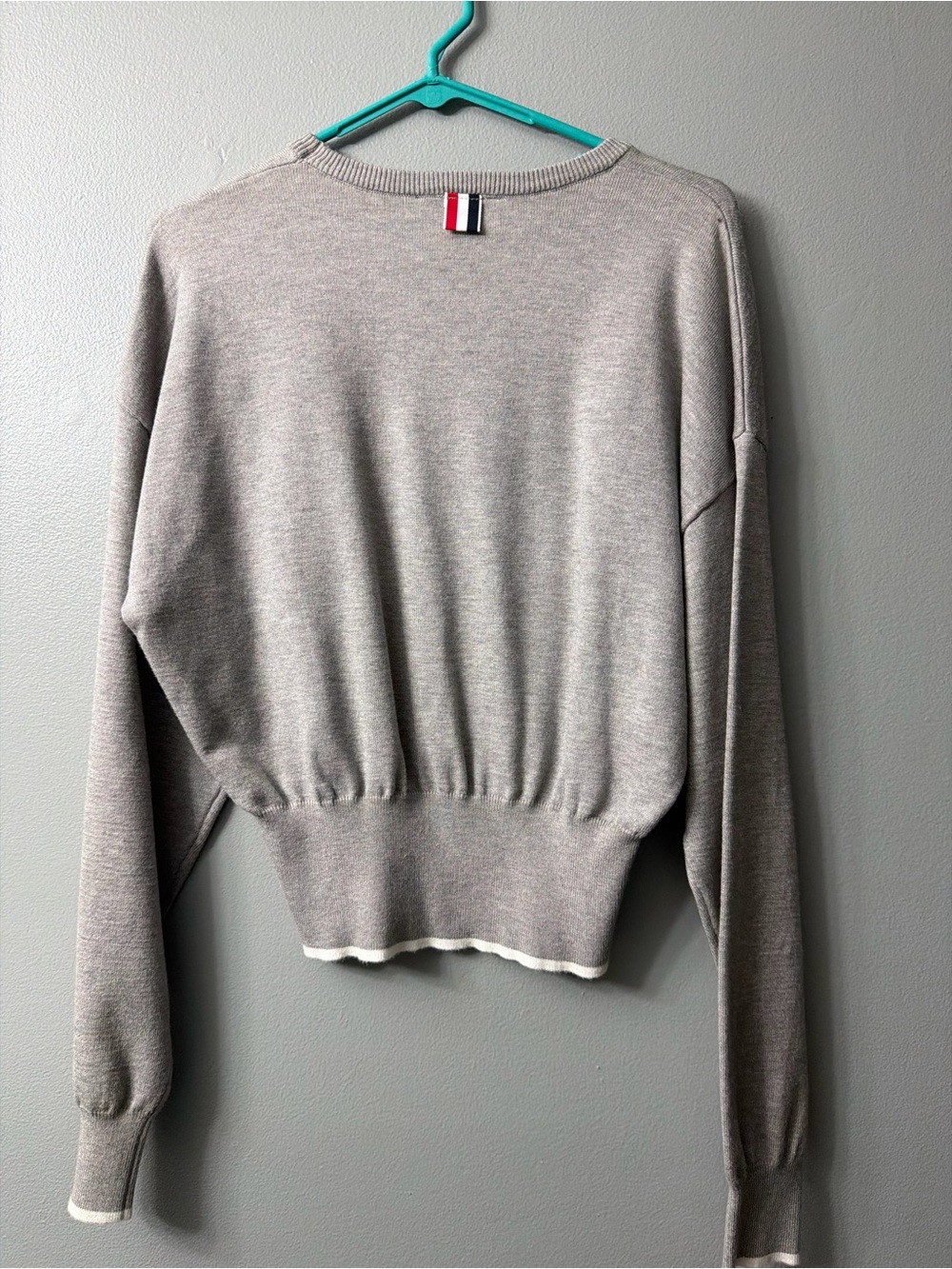 Thom Browne sweater features an embroidered dachshund Hector small - Picture 6 of 8